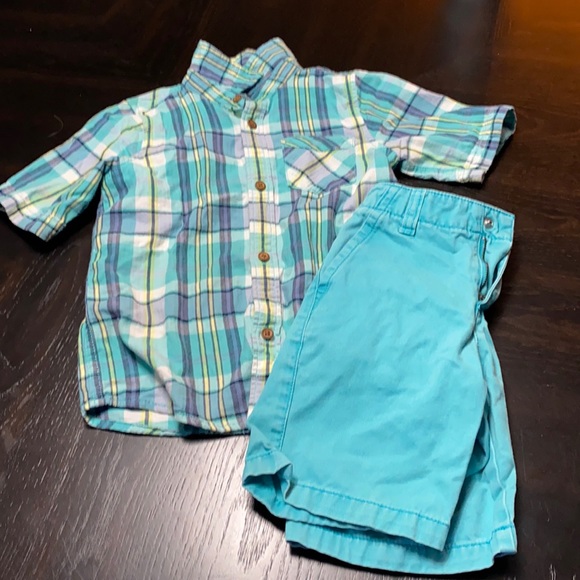 Boys shortsleeved shirt and shorts size 6/7 - Picture 1 of 5